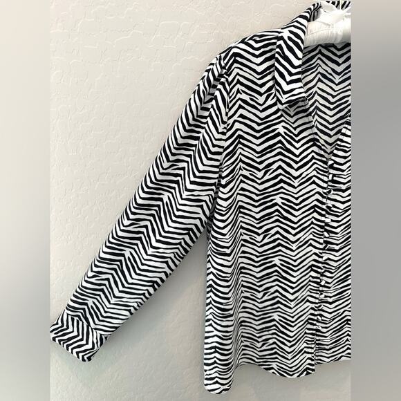 ALFANI | Black White Geometric Zigzag Button Up Blouse Modern Workwear | Large - Picture 3 of 8